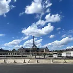 Boutique Parisienne 3 Bedroom Eiffel Tower